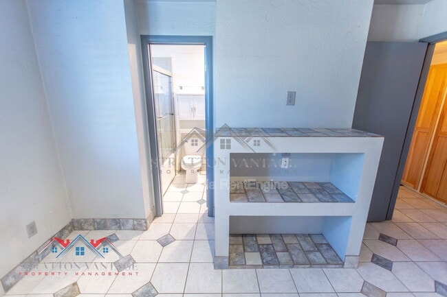 Building Photo - 1735 W Pampa Ave