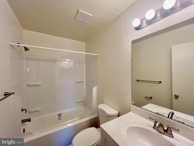 Building Photo - 6160 Majors Ln