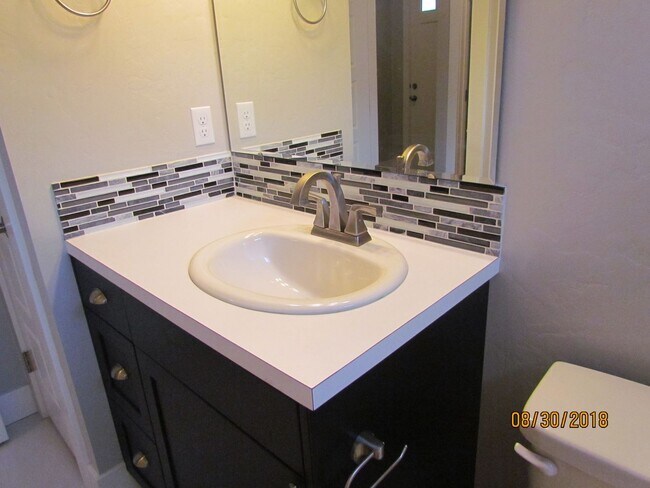 Building Photo - Beautiful 3 bed 2 bath in the popular Paramount community