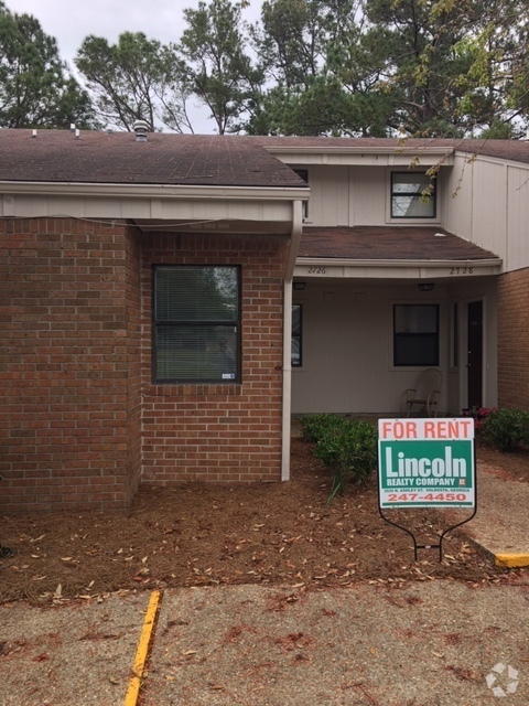 Building Photo - 2 bedroom 2 bath Townhome!