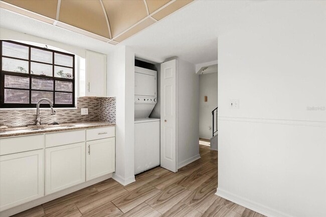 Building Photo - 2250 S Palmetto Ave