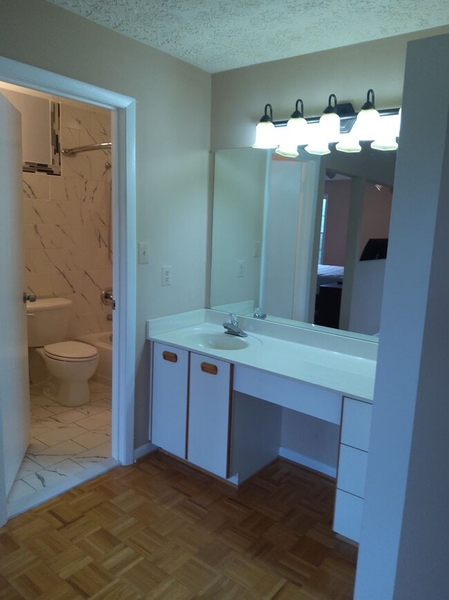 Building Photo - Two Bedroom/ Two Bath Condo at Falls Garde...