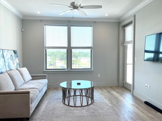 Building Photo - WATERFRONT CONDO FOR RENT