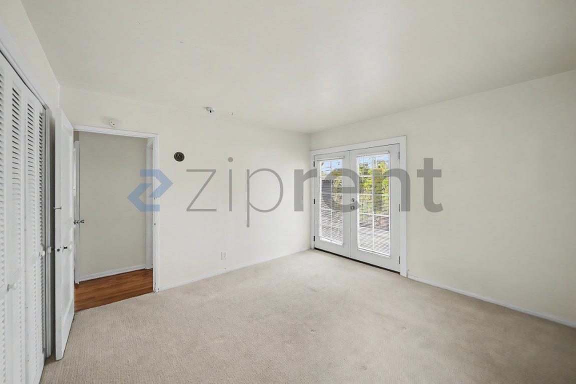 Building Photo - Unit