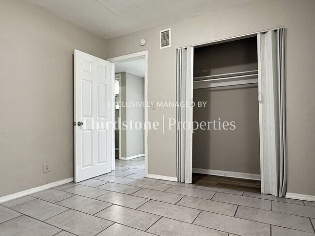 Building Photo - 1437 W 26th St