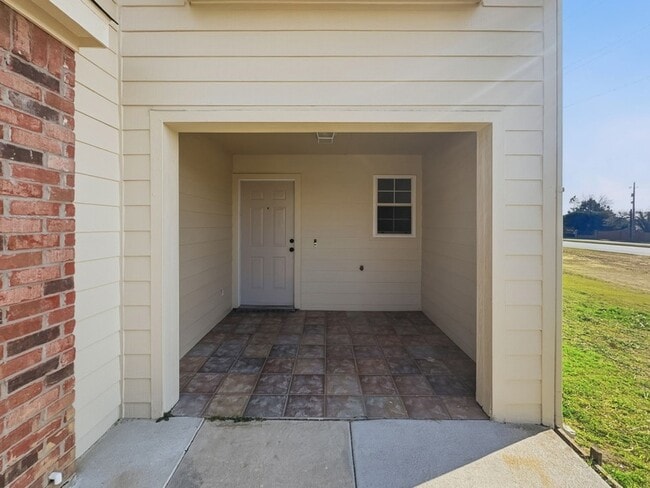 Building Photo - 3950 Seaside Ct