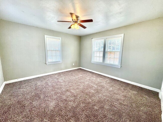 Building Photo - Pre-Leasing - Traditional Home in Tech Terrace near J&B Coffee!