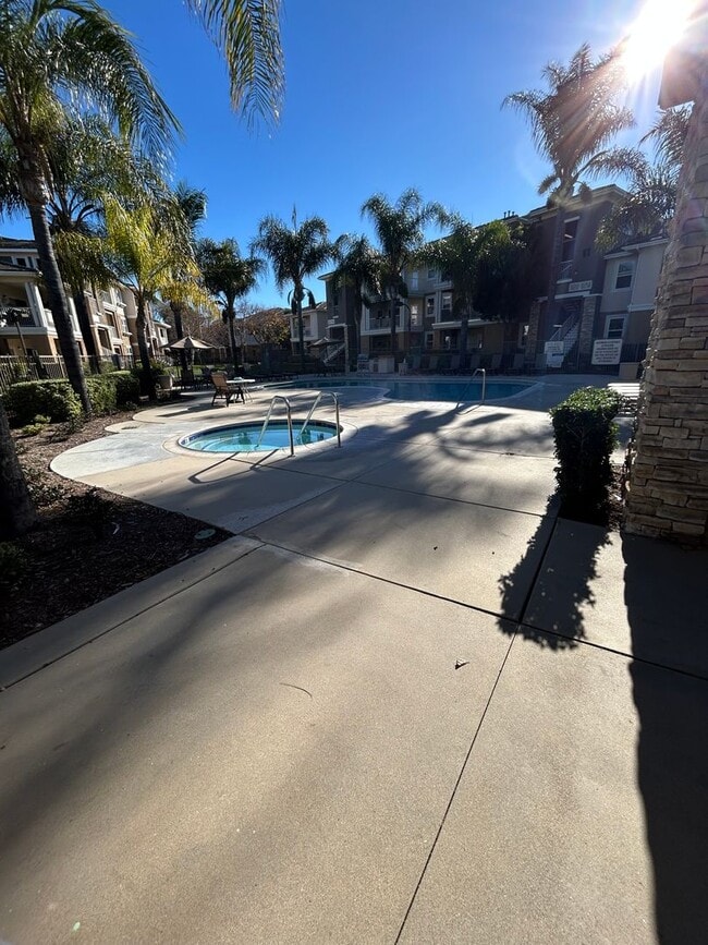 Building Photo - Temecula PKwy. 1 Bedroom, 1 Bath Condo with Garage