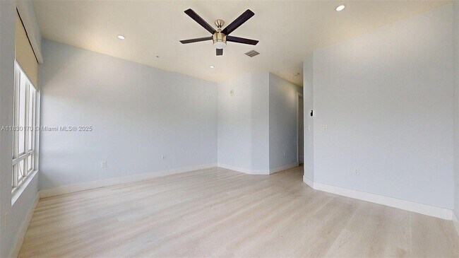 Building Photo - 10255 NW 63rd Terrace