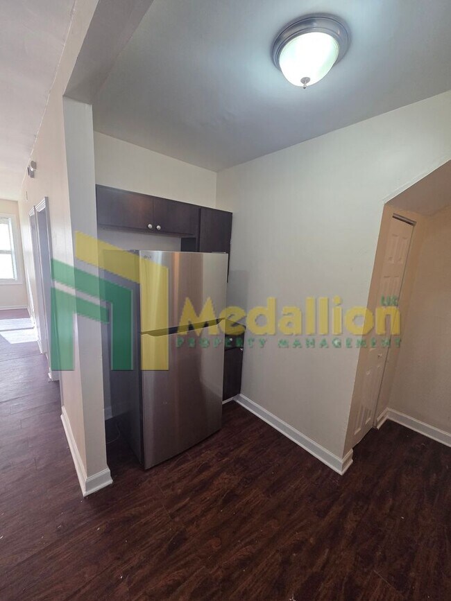 Building Photo - 8725 S Constance Ave