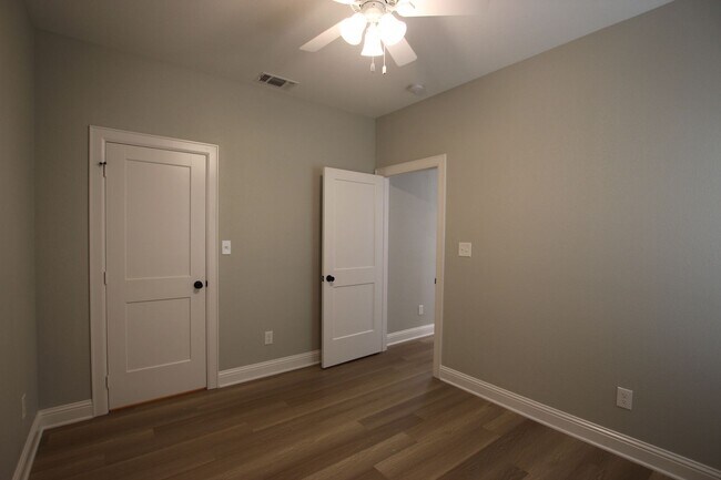 Building Photo - Coming Soon! 3 Bed 2 Bath Town Home in Tyler, Tx!