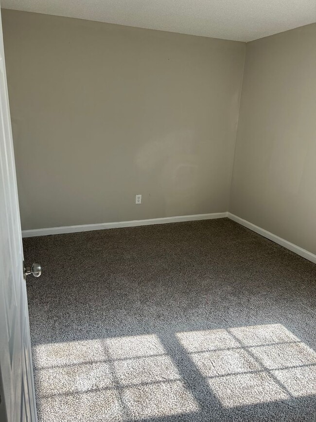 Building Photo - 27 Brunson St