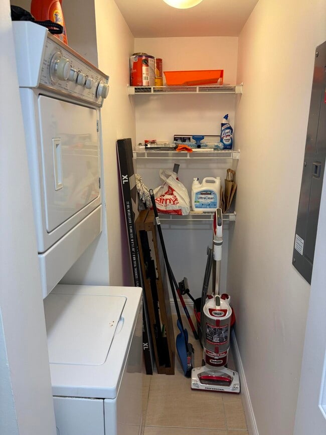 Building Photo - 610 Clematis St