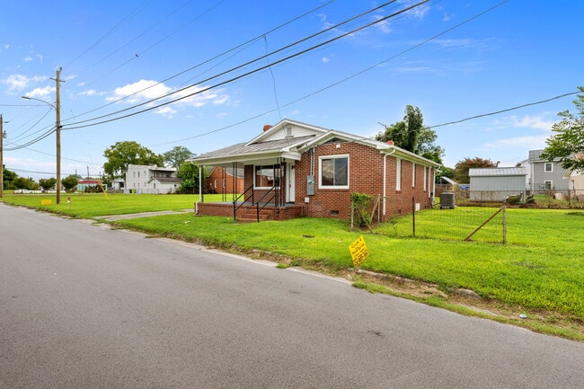 Building Photo - 308 Norwood St