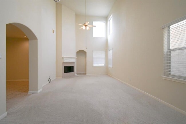 Building Photo - 13330 Vineyard Falls Dr