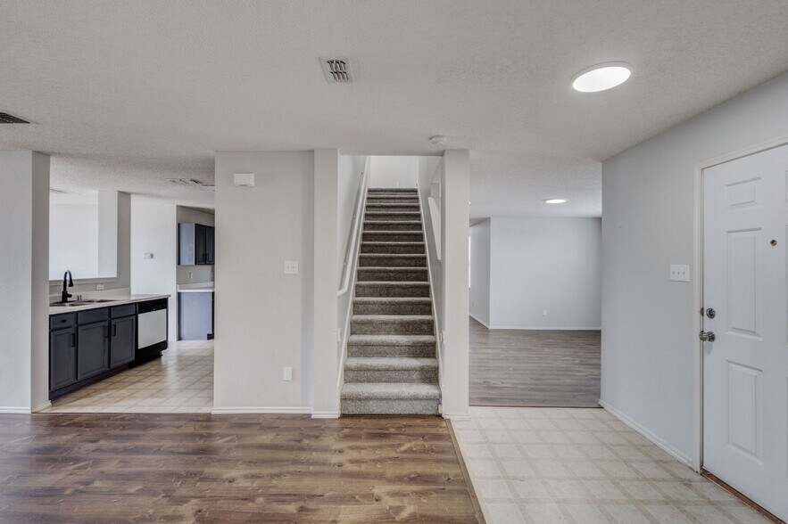 Building Photo - 1352 Dawson Way