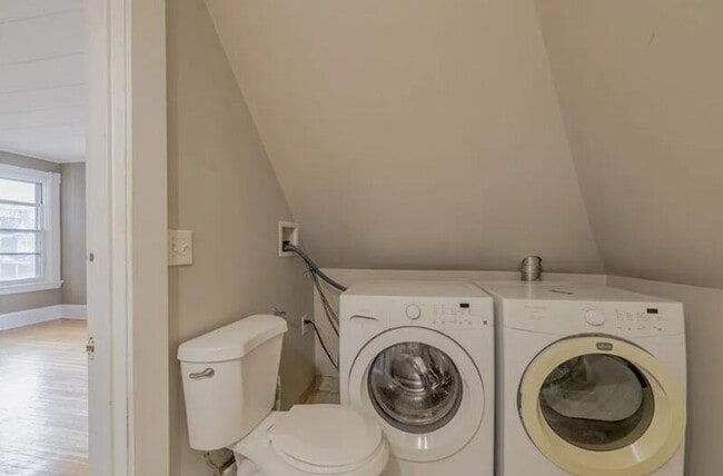 Building Photo - 213-215-215 Oxford St