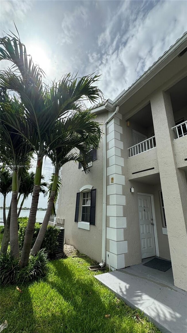 Building Photo - 2831 N Oakland Forest Dr