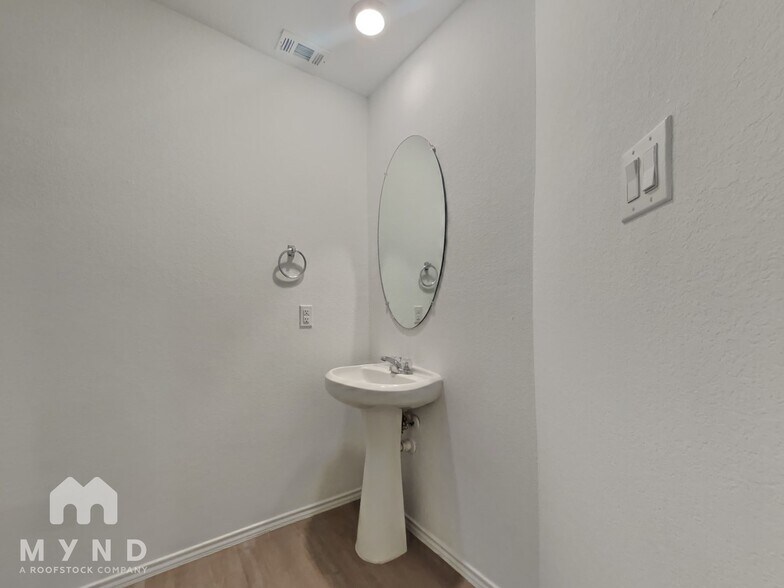 Building Photo - 5233 Elrington Vly Ln