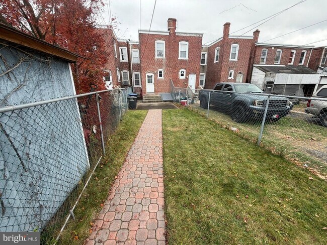 Building Photo - 1535 Willow St