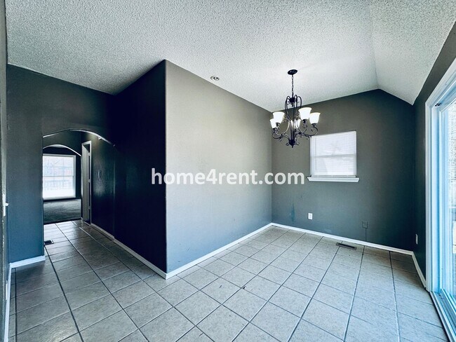 Building Photo - Updated 3 Bed, 2 Bath Ranch Home near Downtown Olathe!