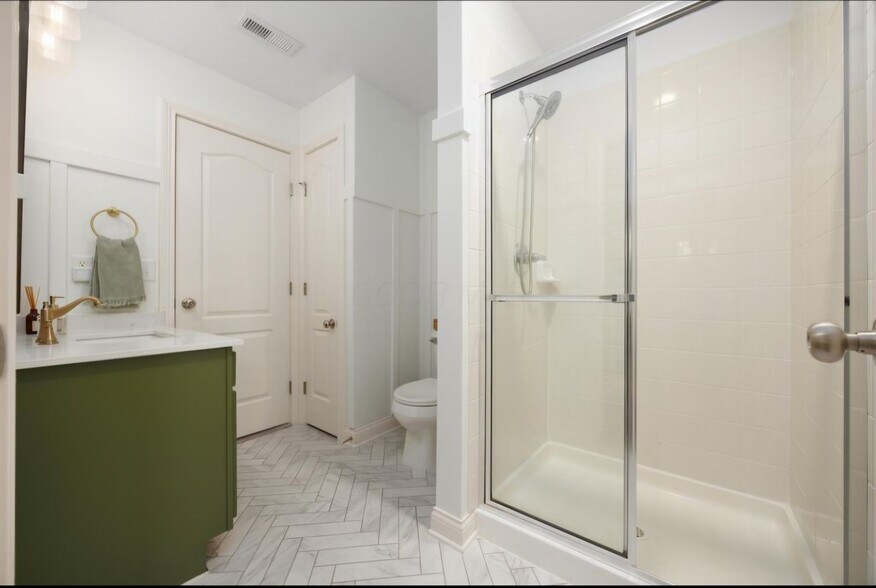 Building Photo - 3953 Rue de Brittany
