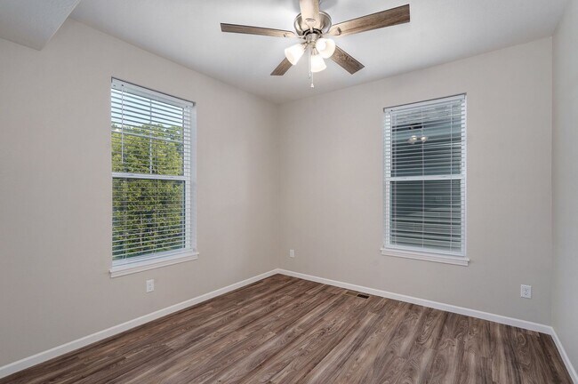 Building Photo - 308 S Hampton Ave