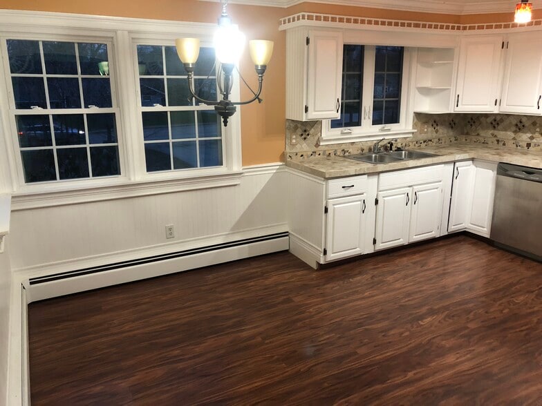 Building Photo - 663 Essex St