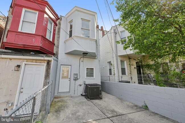 Building Photo - 1628 E Biddle St