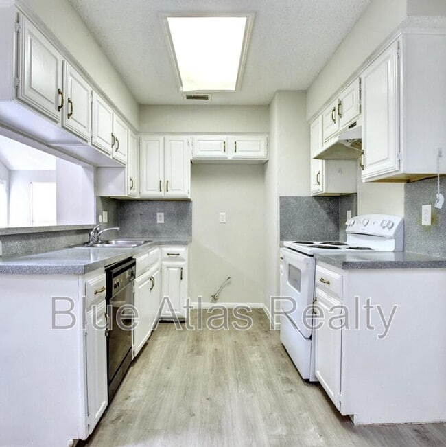 Building Photo - 712 Via Miramonte