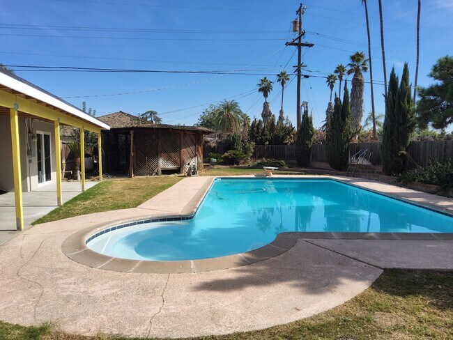 Primary Photo - 2801 El Berrendo Ave