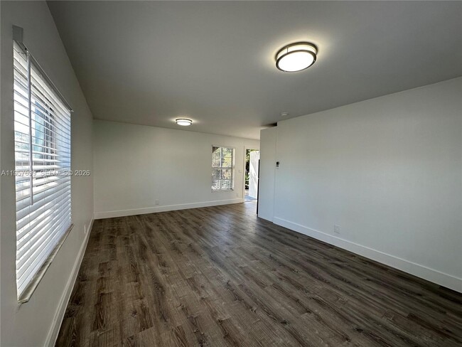 Building Photo - 1409 N Dixie Hwy