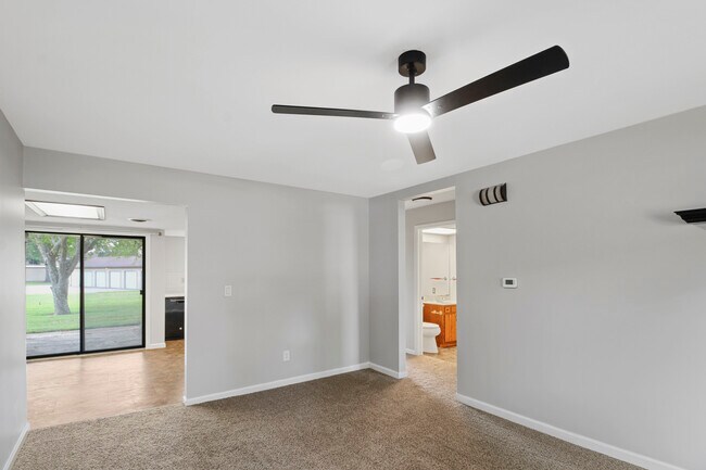 Building Photo - 1203 Dean Dr