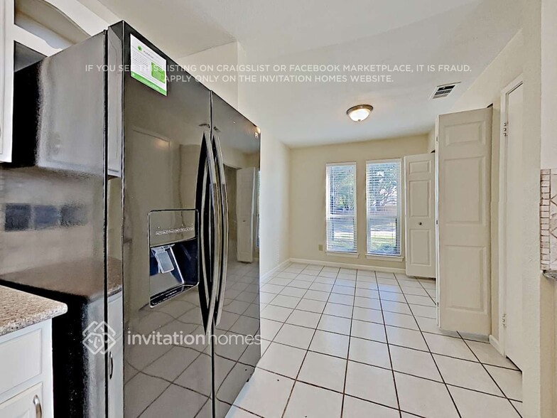 Building Photo - 5005 Colonial Dr