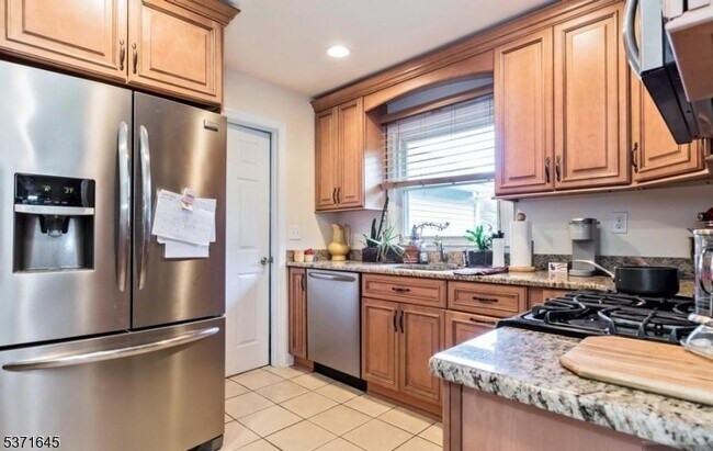 Building Photo - 326 Ramapo Valley Rd