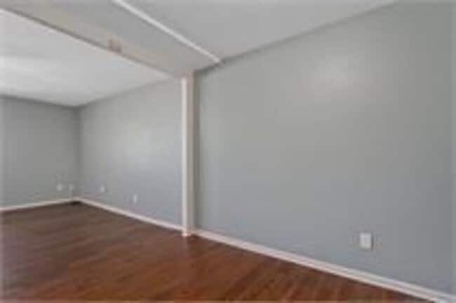 Building Photo - 214 SE Wingate St