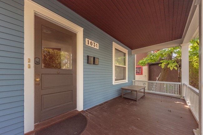 Building Photo - 1031 S Forest Ave