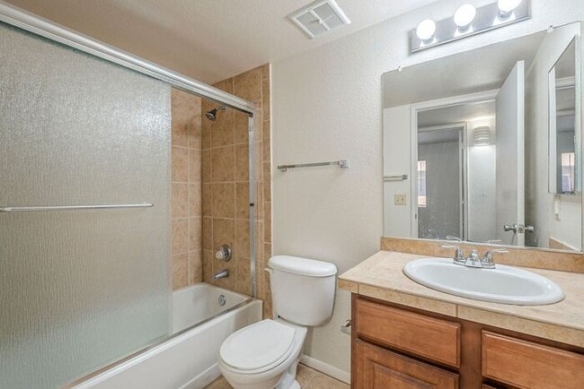 Building Photo - Bright 3-Bedroom Condo with Community Perks in Central Tucson