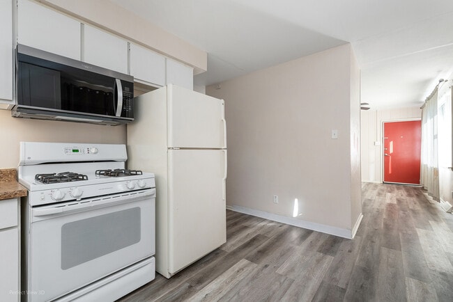 Building Photo - 1703 Pinewood Ln