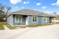 Building Photo - 635 E Azalea Ave