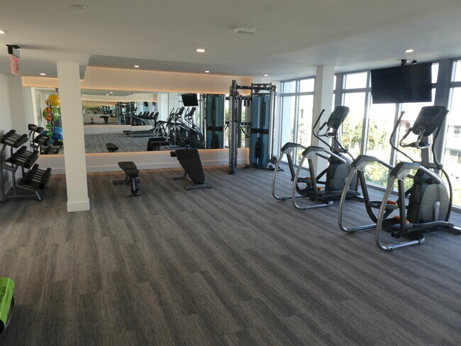 Building Photo - 111 SE 1st Ave