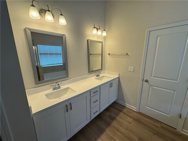 Building Photo - 1129 Georgian Point Dr