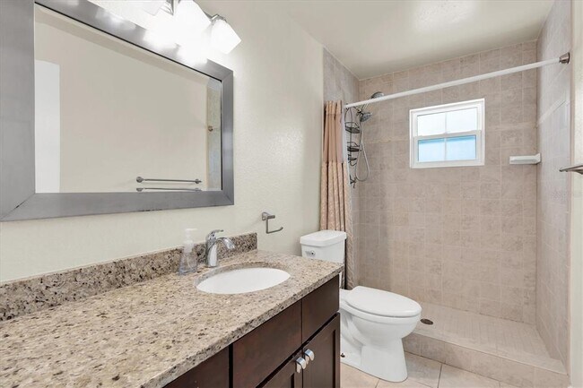 Building Photo - 701 Poinsettia Rd