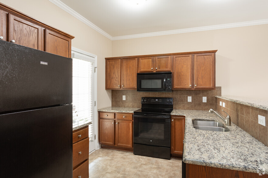 2BR, 2.5BA - 1,200SF w/Garage - Kitchen - Townes at Northridge Park