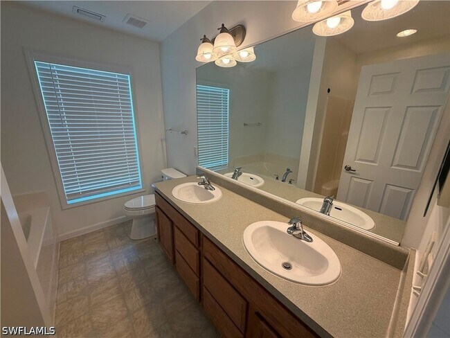 Building Photo - 250 Leawood Cir