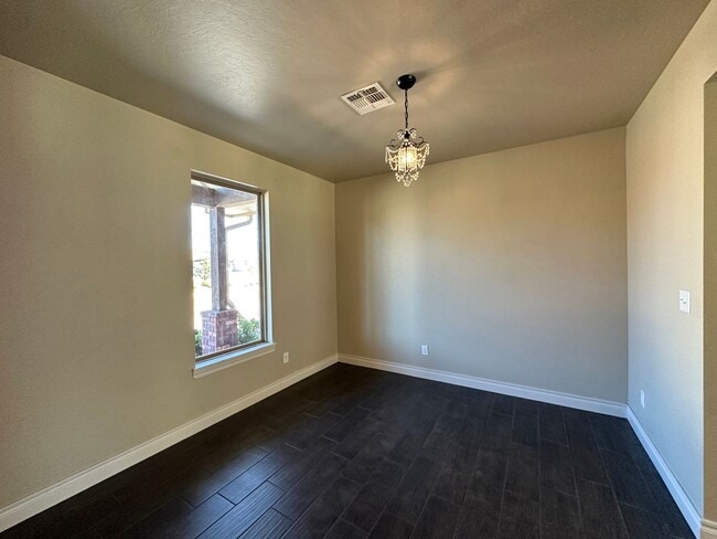 Building Photo - 2 story, 5-bedroom 3 bath home in Wyatt Acres