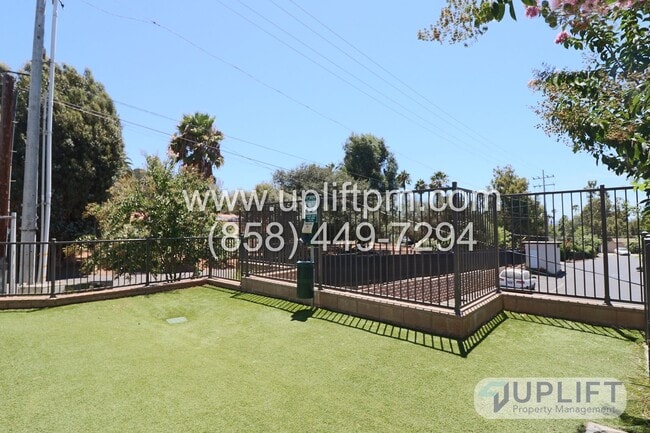 Building Photo - 3 Bedroom, 3.5 bathroom Three story Luxury...