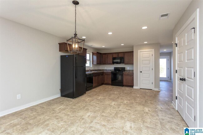 Building Photo - 370 Deer Creek Way