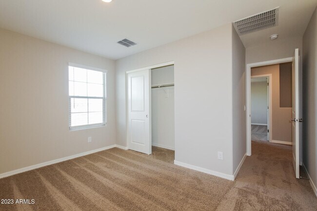 Building Photo - 3919 S 82nd Dr
