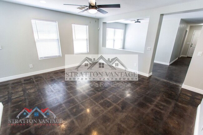 Building Photo - 4821 N 92nd Ln